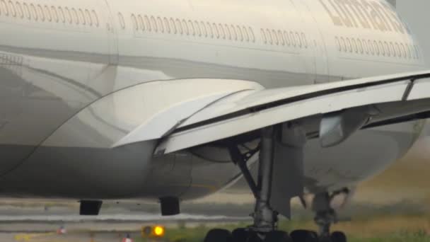 Airbus A330 rodaje antes de la salida — Vídeo de stock