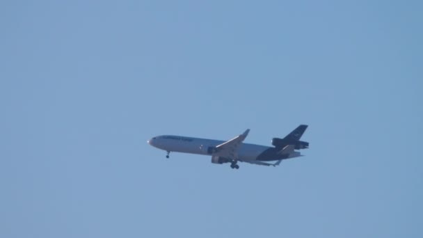 Lufthansa Cargo MD-11 approche — Video