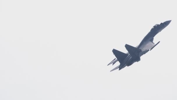 Rus şahinleri akrobatik takım, Sukhoi-35 hava savunma uçağı. — Stok video