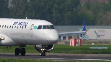 Hava Astana Embraer inişi