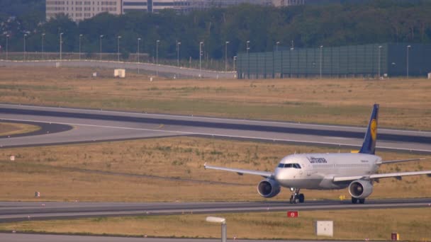 Lufthansa Airbus 320 rodaje — Vídeos de Stock