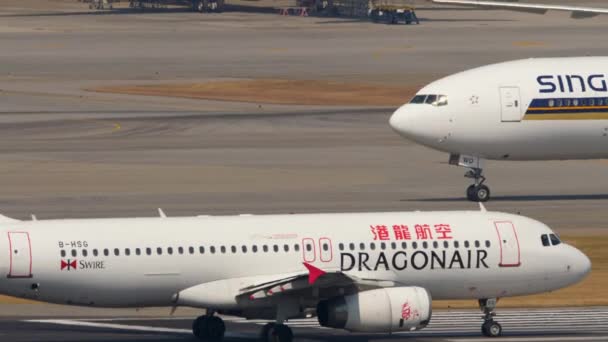 Airbus A320 Abflug vom Internationalen Flughafen Hongkong — Stockvideo