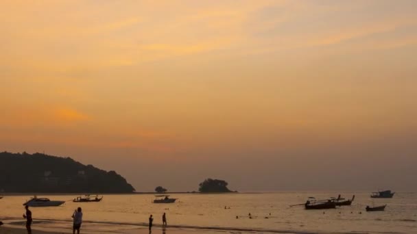 Solnedgångslandskap vid Phuket — Stockvideo