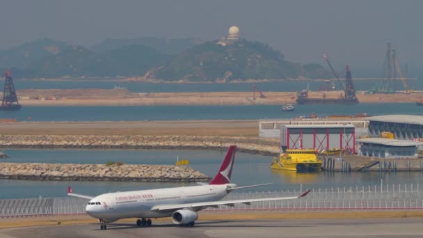 Vliegtuig vertrek van International Airport, Hong Kong — Stockvideo