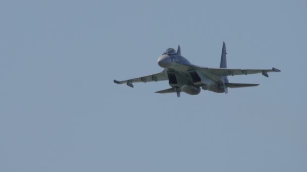 Russische valken aerobatisch team, Sukhoi-35 luchtverdedigingsjager — Stockvideo