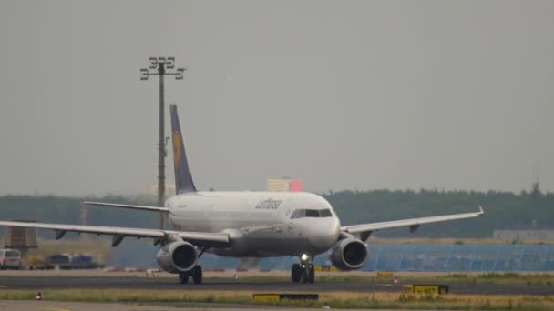 Airbus A321 in taxi prima della partenza — Video Stock