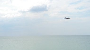 Uçak Boeing 737 yaklaşıyor