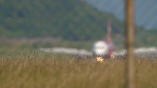 Frenado del avión después del aterrizaje — Vídeos de Stock