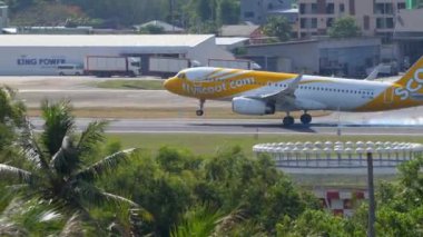 Uçak Airbus A320 iniyor.