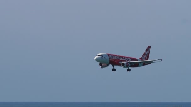 Avion Airbus A320 en approche — Video