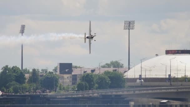 Red Bull challenge airplane at the stage — Stock Video