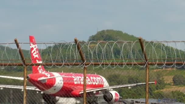 Tráfico en el Aeropuerto Internacional de Phuket — Vídeo de stock