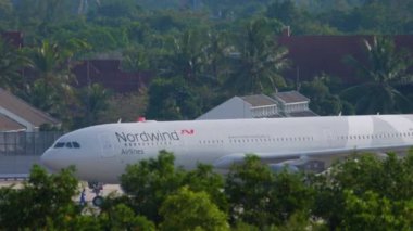 Airbus A330 kalkıştan önce geri itin