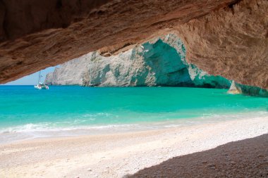 Sandy beach ile deniz üzerinde arka plan bulanıklık