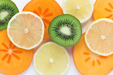 Renkli taze meyve dilimleri