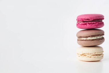 Beyaz arka plan üzerinde Macaron