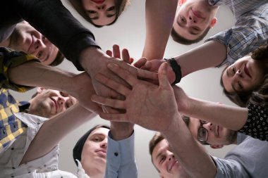 Pek çok gencin eller katıldı