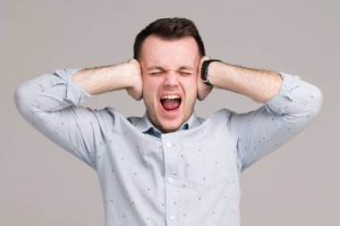 Adam bir öfke duymak bir şey istemiyor