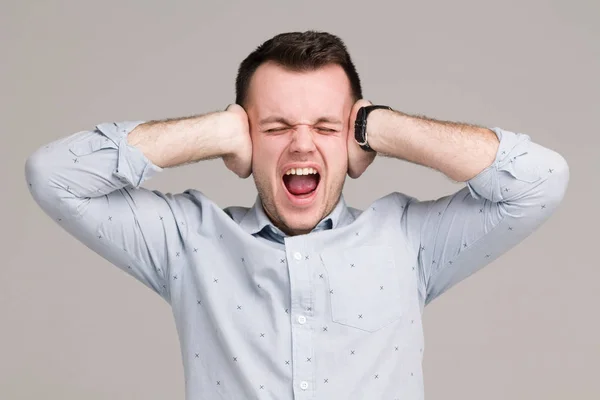 Adam bir öfke duymak bir şey istemiyor