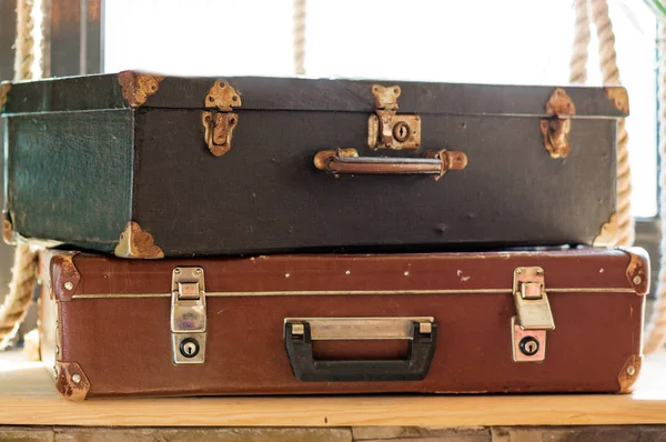 Fortfarande L:ife med gamla resväskor — Stockfoto