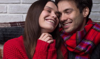 Sevgi dolu mutlu genç insanlar hugs rüya