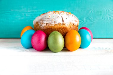 Parlak Mavi Arkaplanda Turtalı Paskalya Yumurtaları. Paskalya. Boşluğu Kopyala