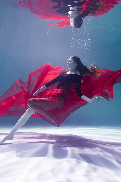 Young Slender Girl Underwater with a Cloth. Water Magic. Underwater Photography. Art — Stock Photo, Image