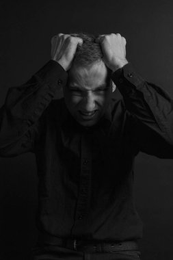 Siyah ve Beyaz Erkek Duygusal Portresi. Duygular ve Yaşamları