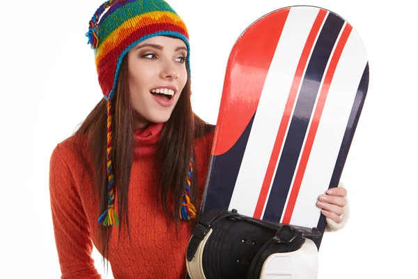 Jovem mulher de pé com snowboard — Fotografia de Stock