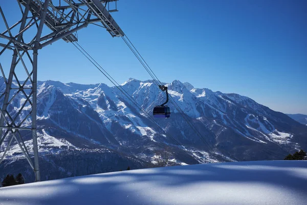 Montagne stazione sciistica Caucasico- natura e lo sfondo sportivo  . — Foto Stock