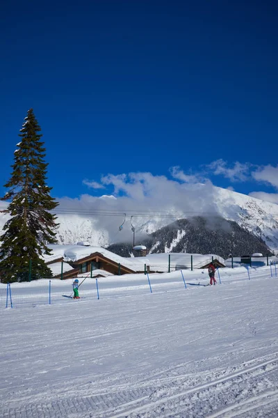 高山滑雪胜地高加索性质和运动背景 . — 图库照片