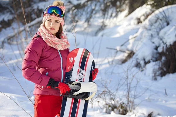 Mulher esporte com snowboard — Fotografia de Stock