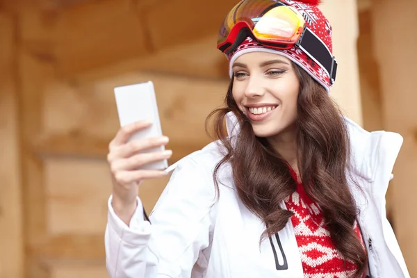 Chica joven en ropa de snowboard —  Fotos de Stock