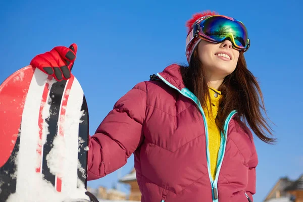 Donna sportiva snowboarder — Foto Stock