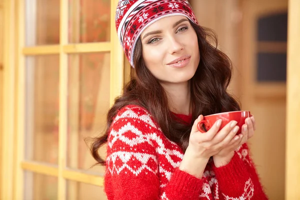 Vrouw rustend na een wintersport — Stockfoto