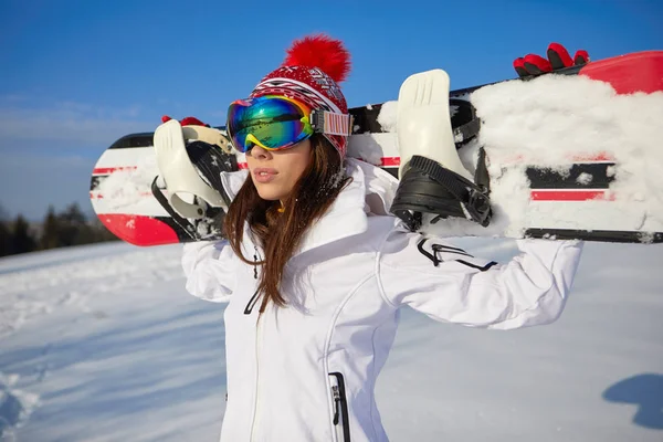Donna sportiva snowboarder — Foto Stock