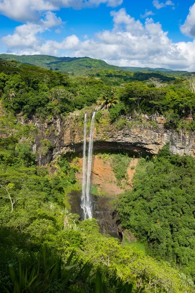 Scenic Chamarel waterfall. — Stock Photo, Image