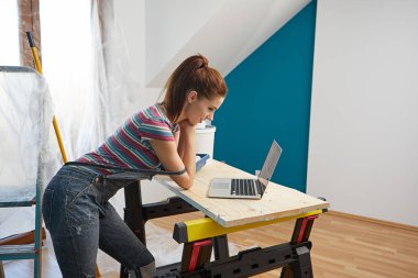 genç kadın resim yeni daire 