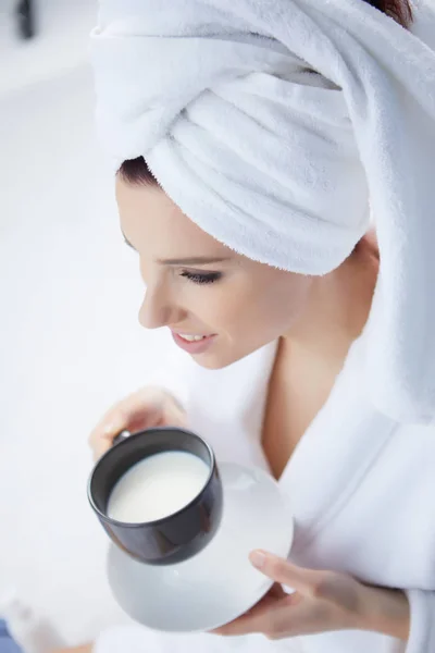 Young woman having a morning milk — Stock Photo, Image