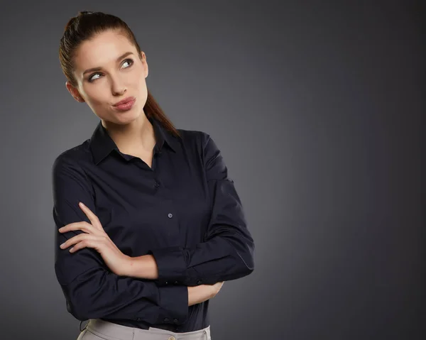 Retrato de una hermosa joven mujer de negocios —  Fotos de Stock