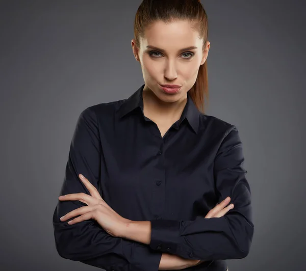 Retrato de una hermosa joven mujer de negocios — Foto de Stock