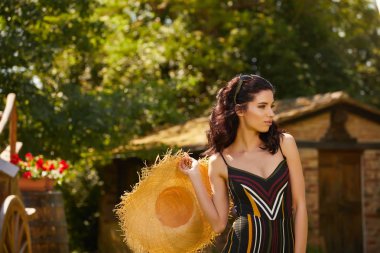 oldukça neşeli kadın 