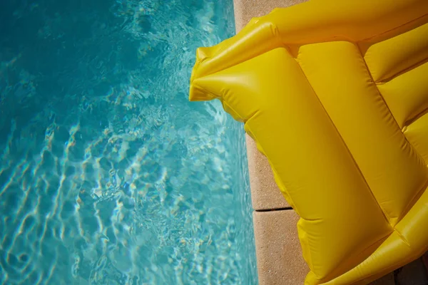 An inflatable yellow air mattress — Stock Photo, Image