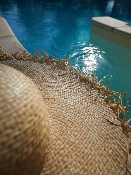 Cappello a bordo piscina — Foto Stock