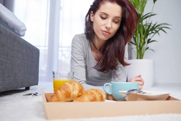 Portret van een gelukkige vrouw — Stockfoto