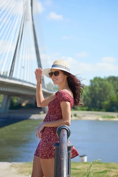 Bella donna di andare in città . — Foto Stock