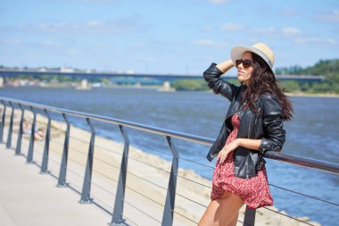 Etkileyici dikkatli bakmak