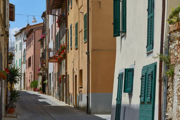 Schöne enge Gasse — Stockfoto