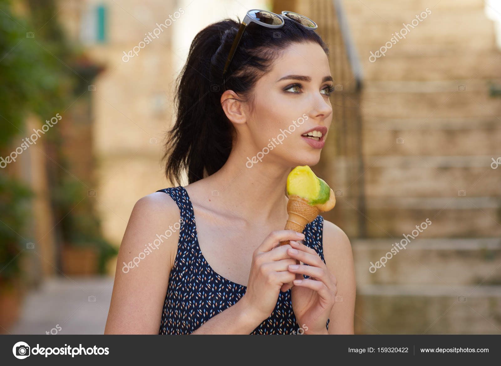Pictures : italian women | Portrait of italian woman — Stock Photo