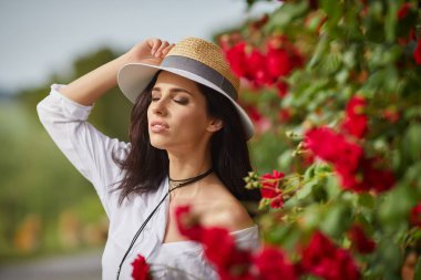 güzel bir kadın dinlenme 